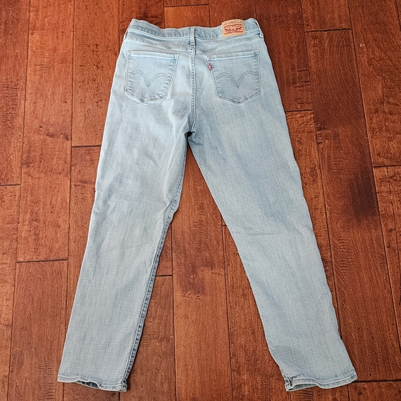 Womens Levis - Picture 8 of 9